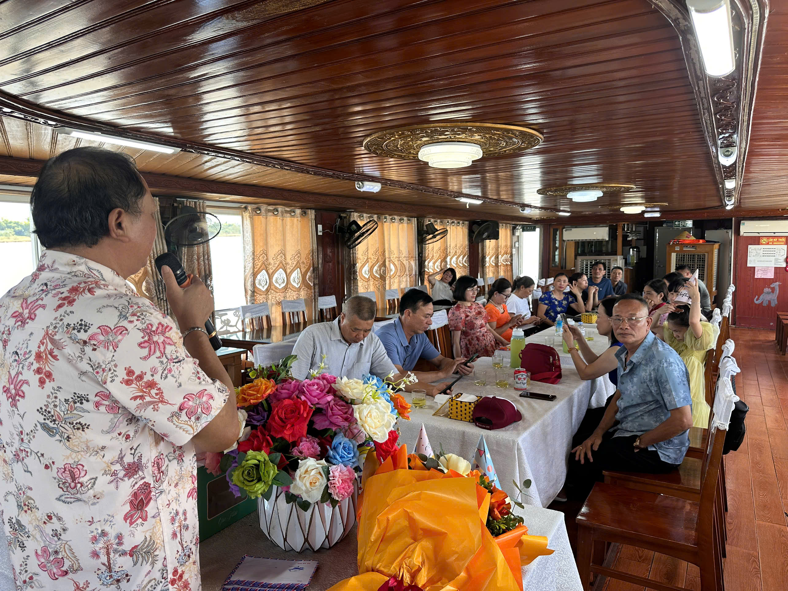 TIẾT TRỜI THÁNG 9 TRÊN DÒNG SÔNG MÃ.