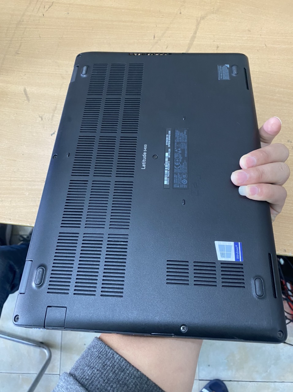 Laptop Cũ Dell Latitude 5400 - i5-8365u/8gb/256gb/14ich full hd