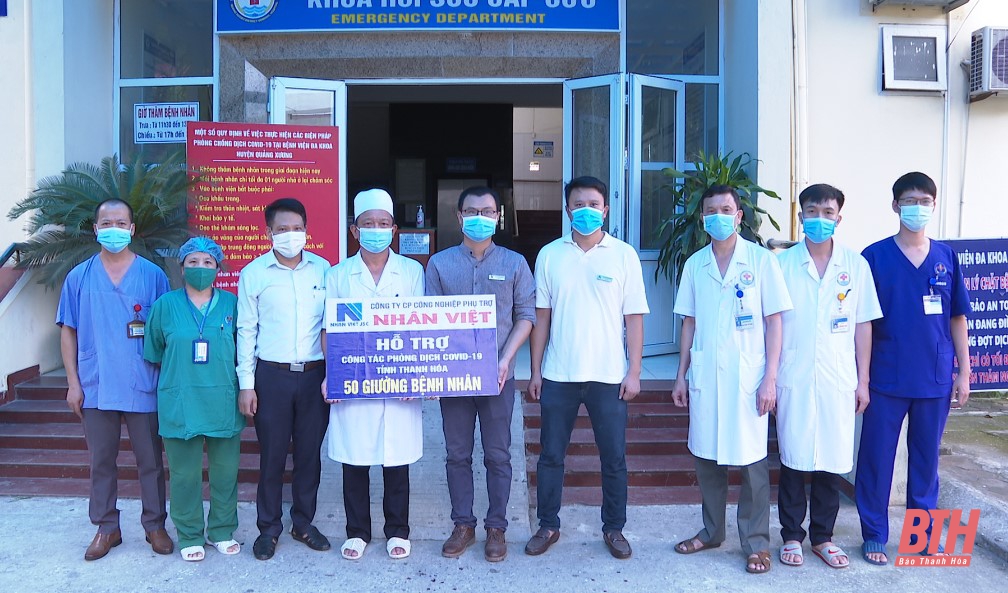 Công ty CP phụ trợ Nhân Việt trao giường y tế cho Bệnh viện đa khoa huyện Quảng Xương