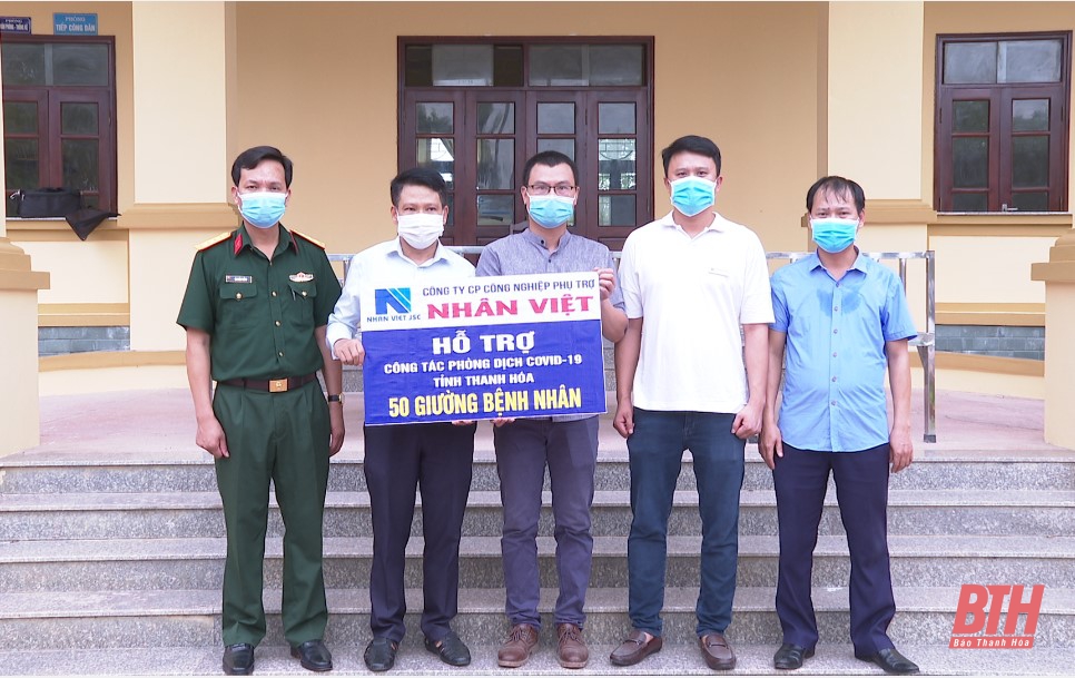 Công ty CP phụ trợ Nhân Việt trao giường y tế cho khu cách ly tập trung