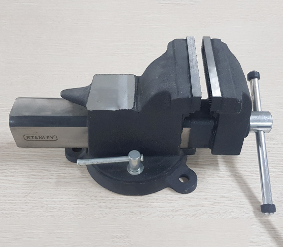 Ê tô 6&quot; có mâm xoay (14.5 Kg) Stanley 81-603